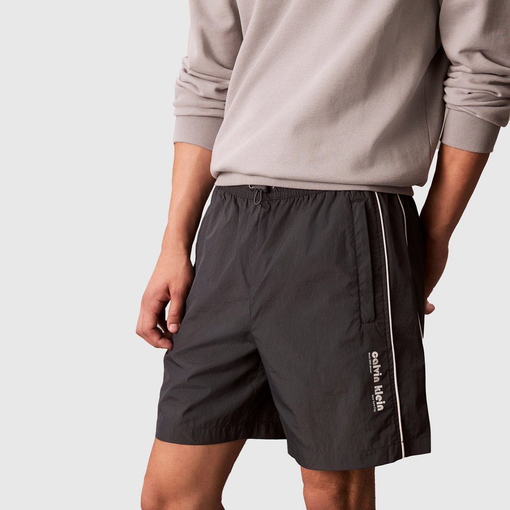 Relaxed Crinkle Track Short - Black