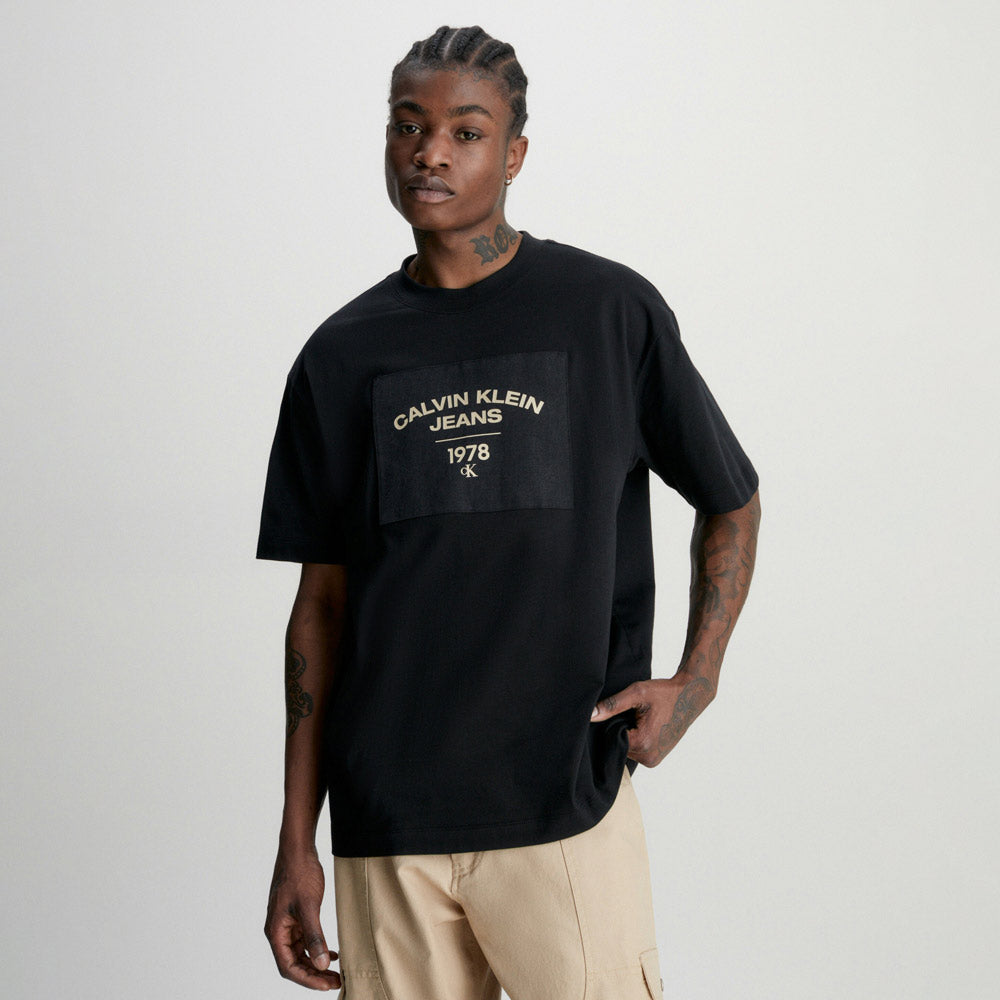 Canvas Curve Graphic T-Shirt - Black