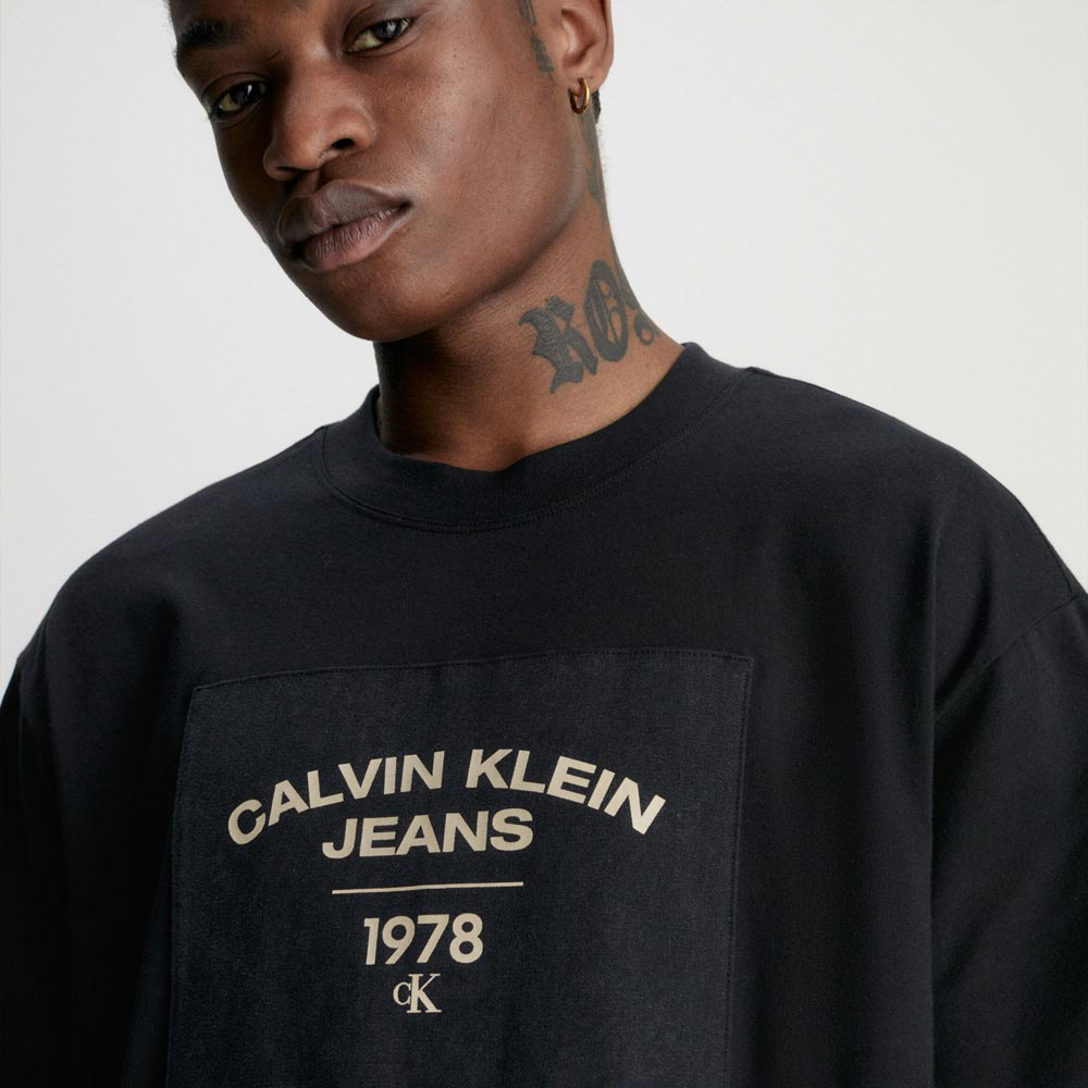 Canvas Curve Graphic T-Shirt - Black