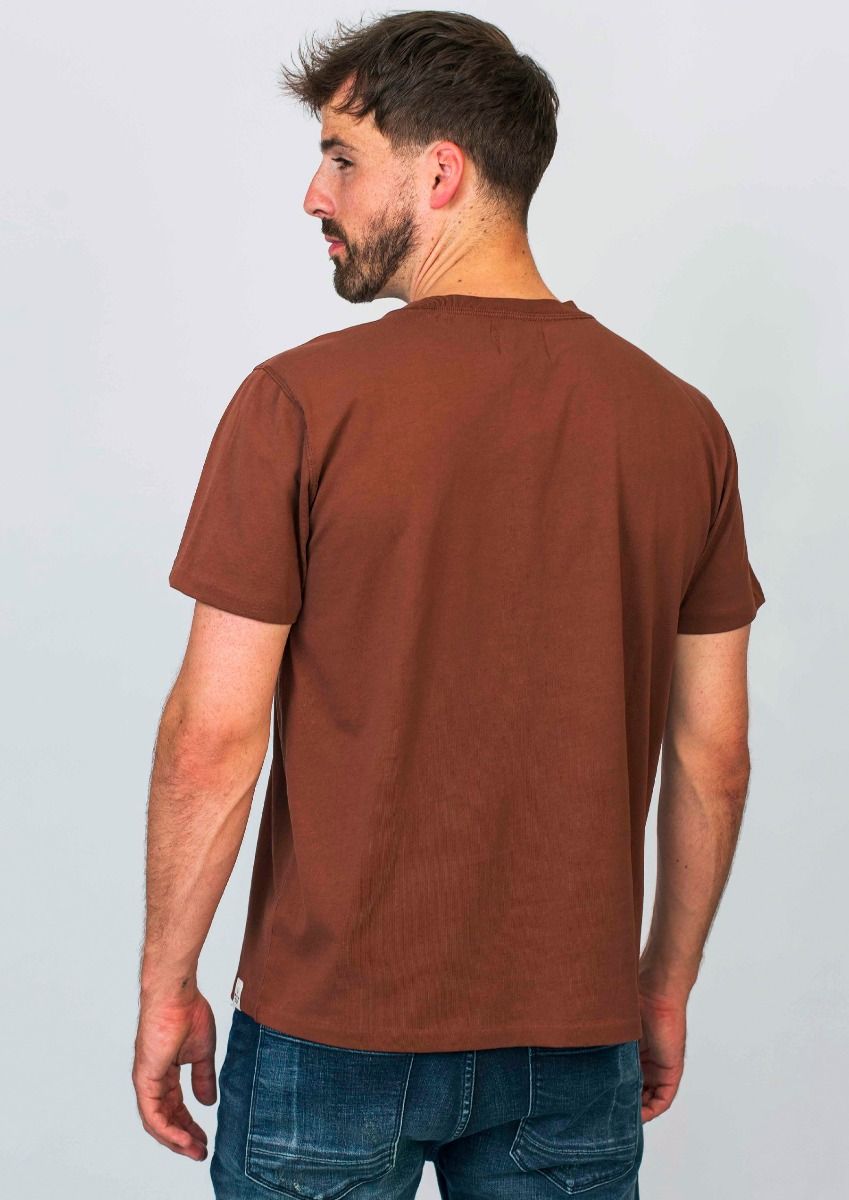 Jake Neck Tee in Brown