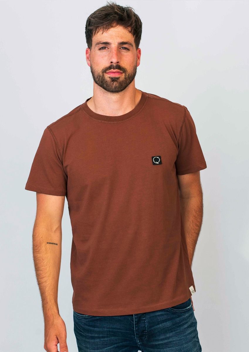Jake Neck Tee in Brown