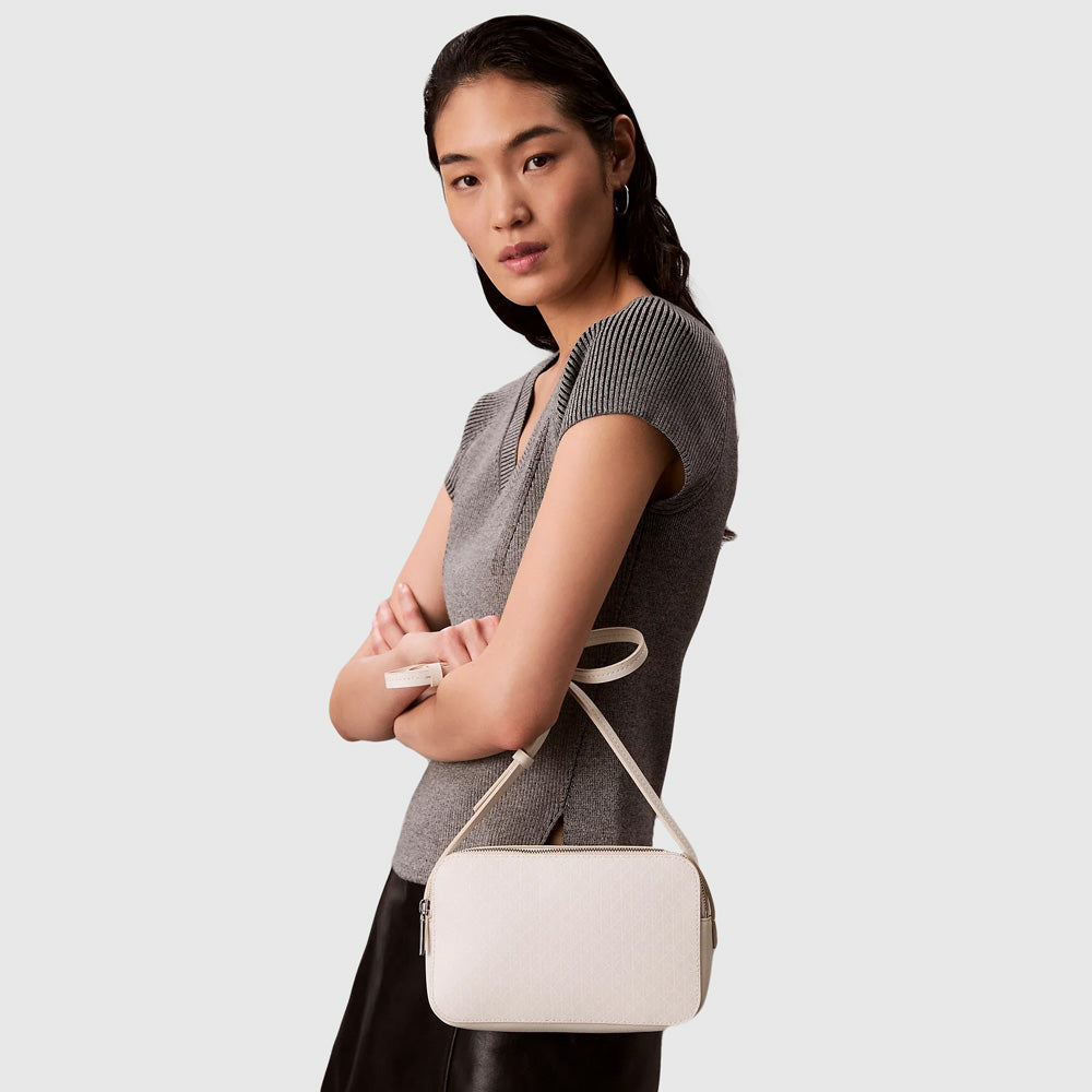 ブランカ Calvin Klein Aop Camera Bag - White |ThirdBaseUrban