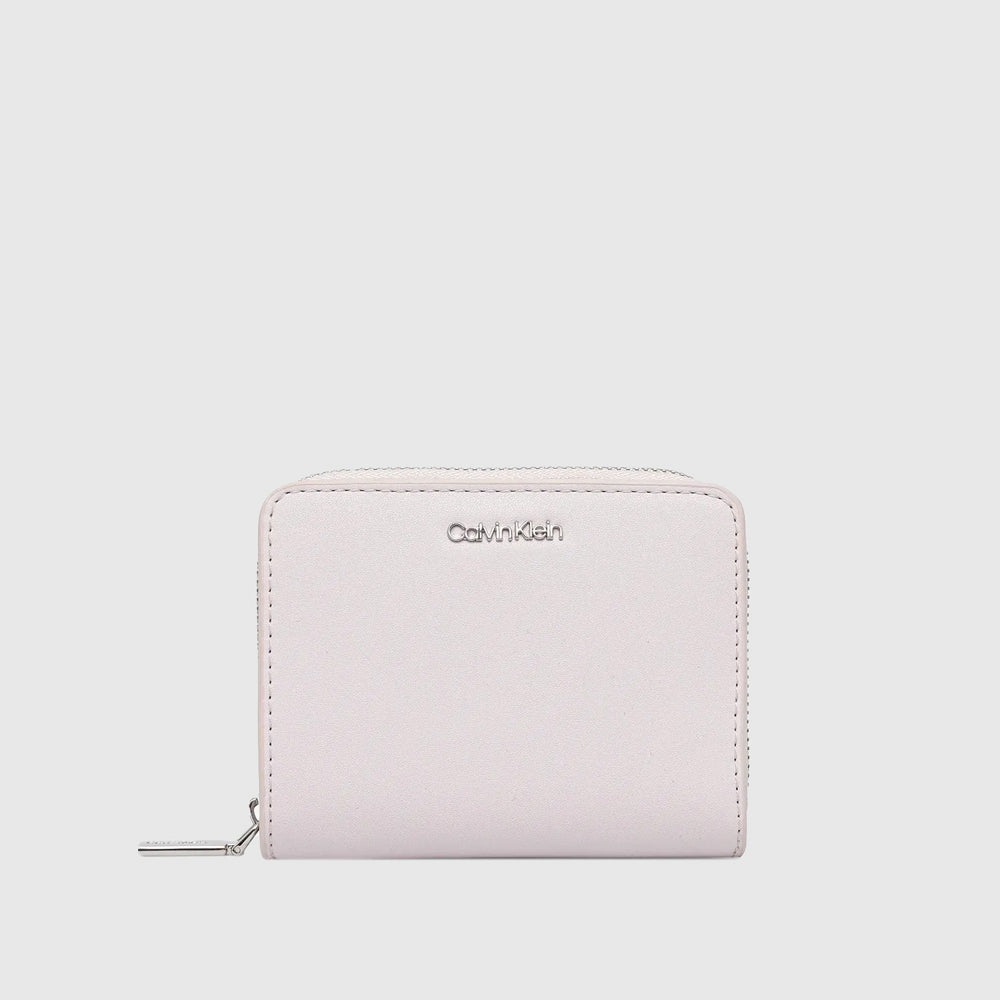 Calvin Klein Must Zip Around Flap - Lilac |ThirdBaseUrban