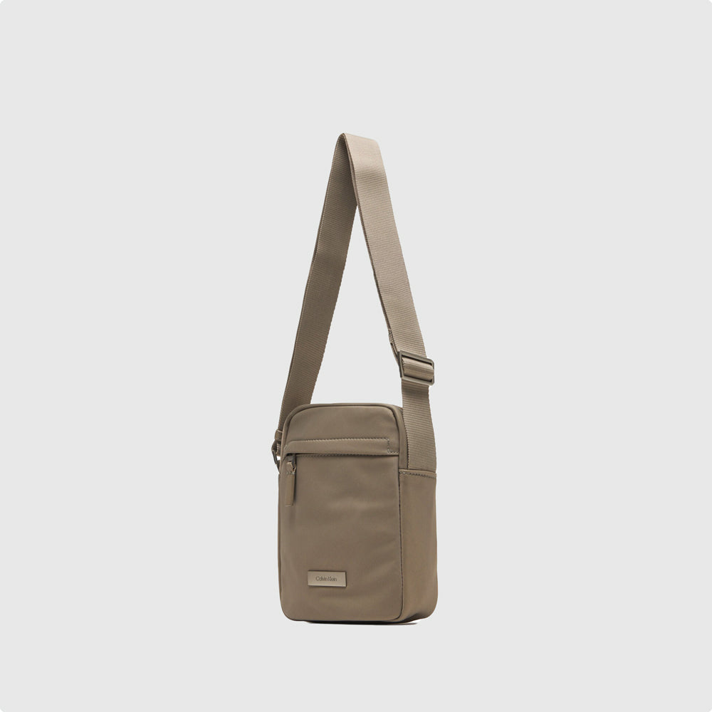 Sleek Reporter Bag - Taupe