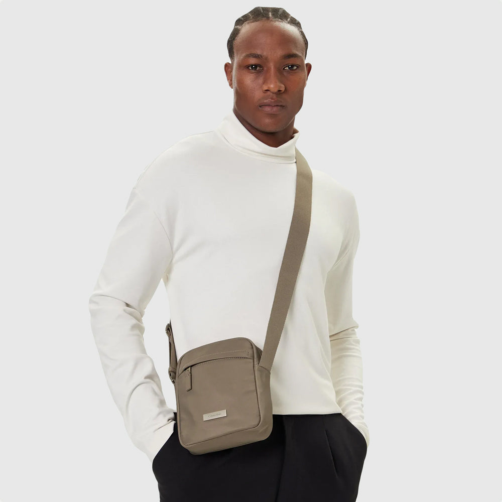 Sleek Reporter Bag - Taupe