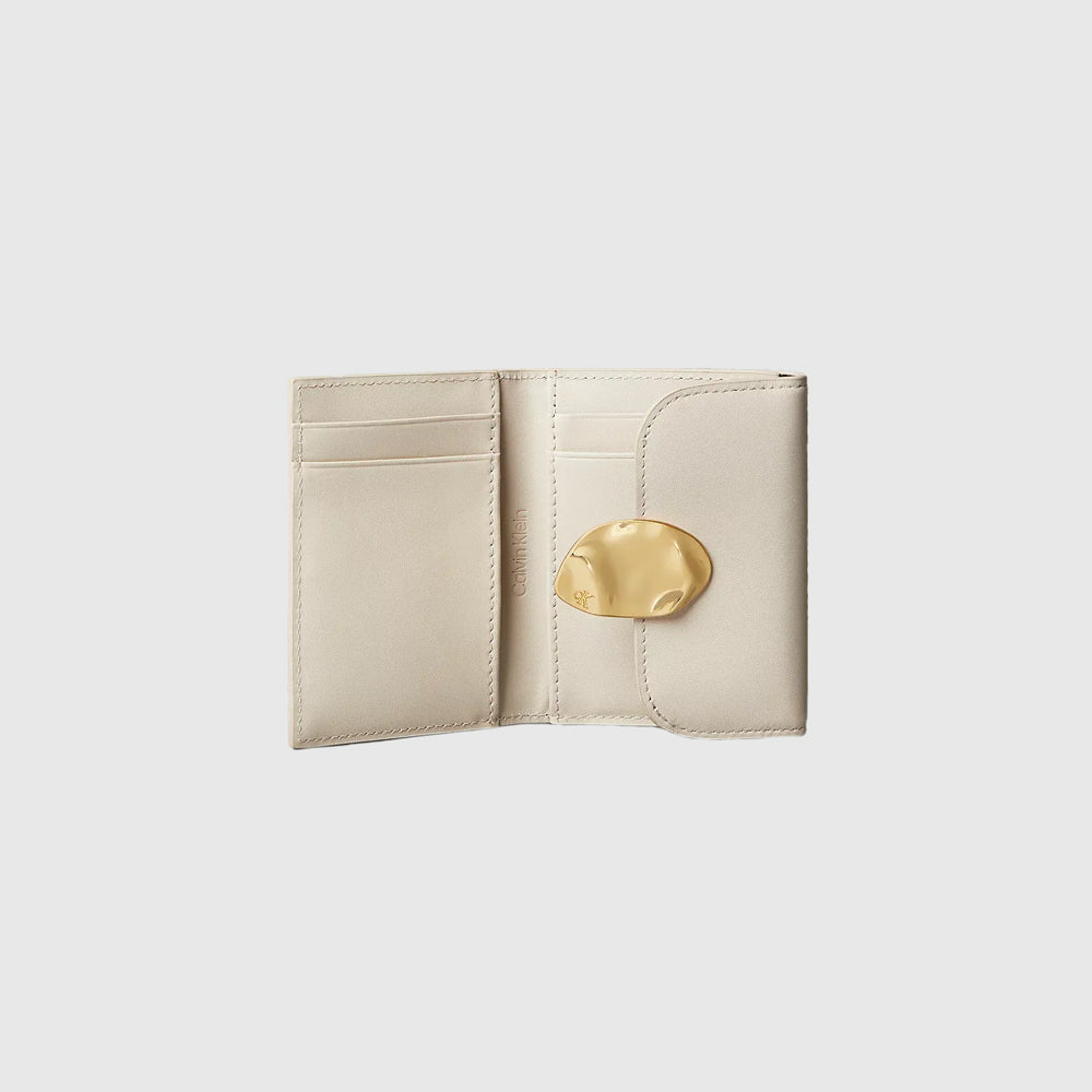 Stone Lock Leather Wallet - Beige