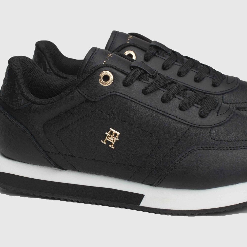 Elevated Essent Runner - Black