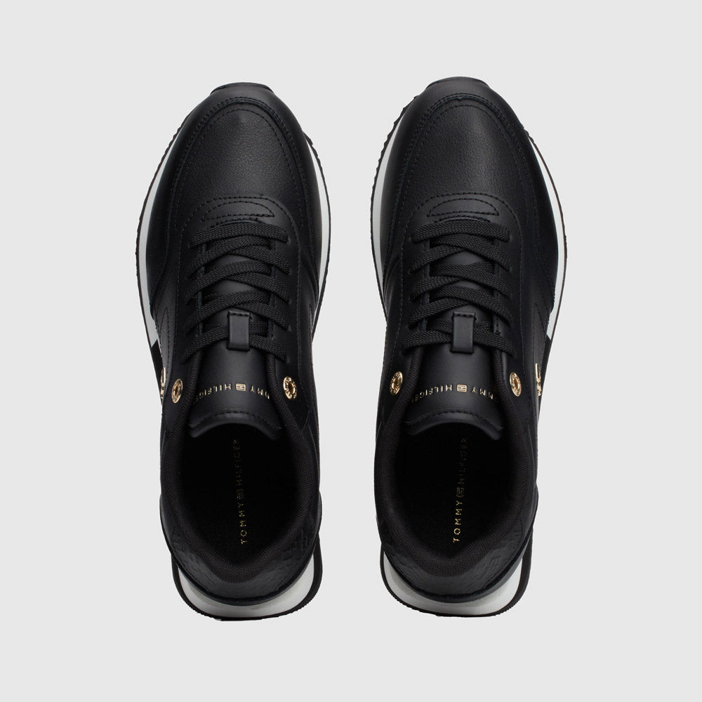 Elevated Essent Runner - Black