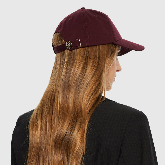 Elevated Chic Cap - Rouge