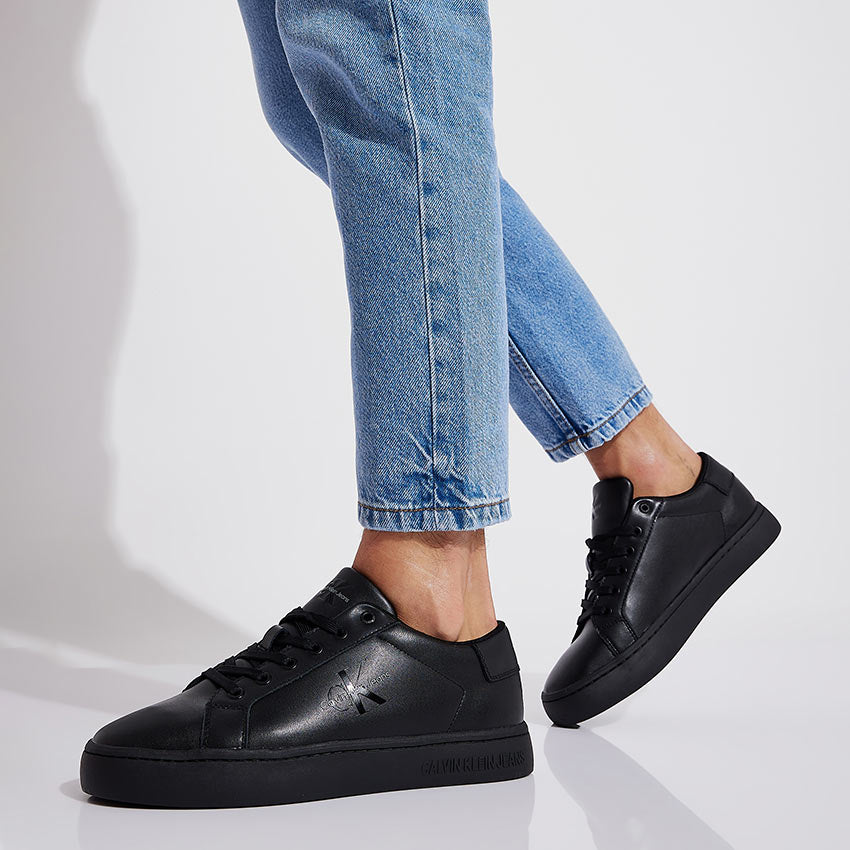 Classic low laceup Sneaker - Black