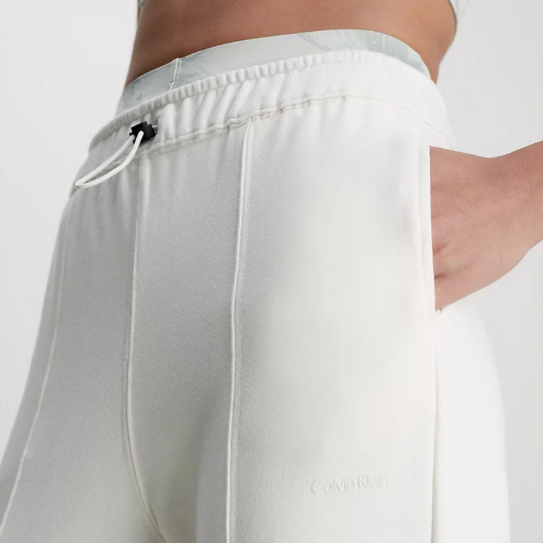 Performance Relaxed Joggers- White