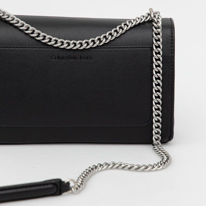 CALVIN KLEIN Sculpted Handbag - Black