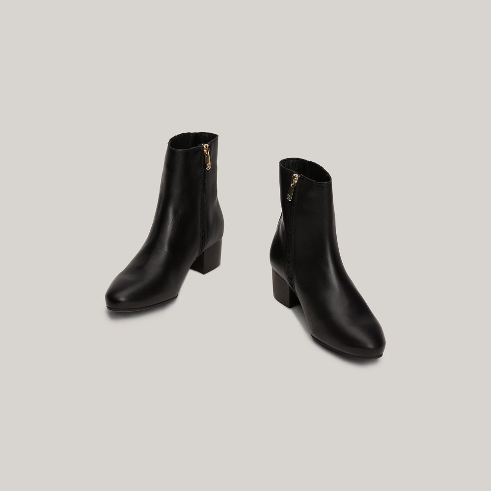 Essential Leather Boot - Black